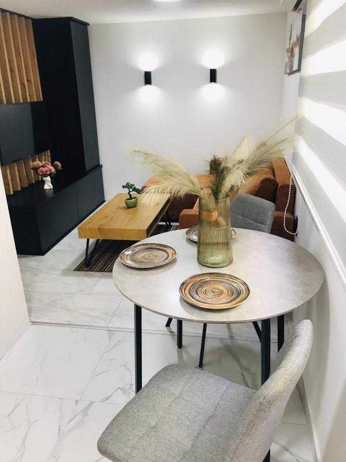 Urban Chic Studio Nis Luaran gambar