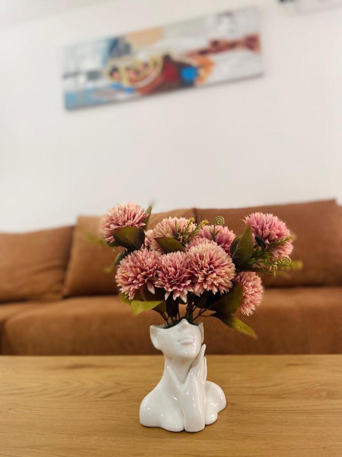 Urban Chic Studio Nis Luaran gambar